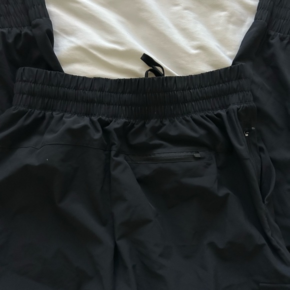 LIKE NEW All in Motion Women's Active Light Mid-Rise Cargo Joggers - Picture 6 of 8